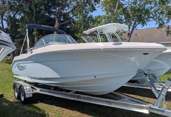 2026 Robalo R207 Ice Blue Boat